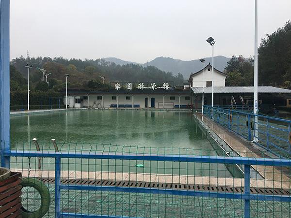 2010年起,杜方正夫妇向东阳市歌山镇林头村承包了一处村集体房屋经营