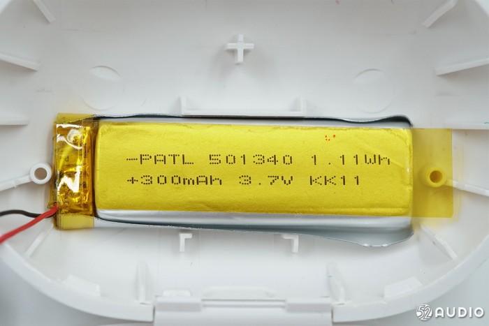 充电盒内的电池，型号为PATL 501340 容量300mAh。