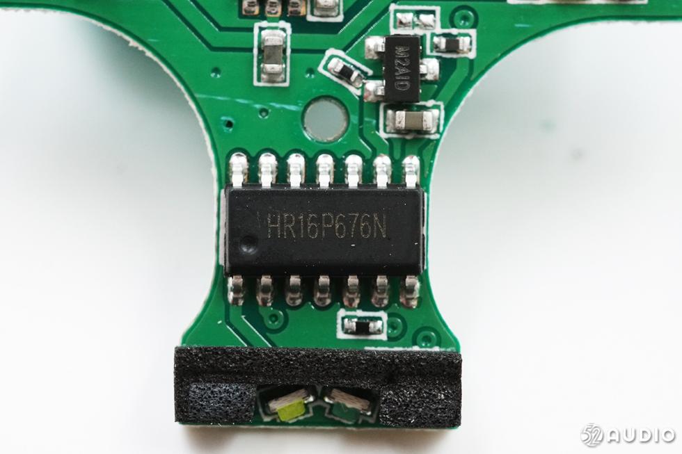 HR16P676N 单片机。