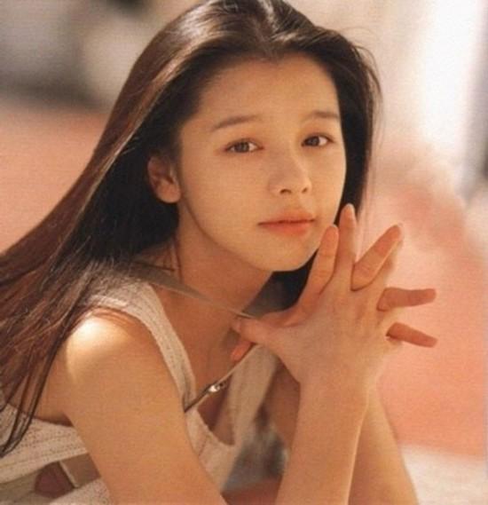 徐若瑄1975年诞生在台中，原名徐淑娟。