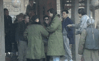 剧组在拍少年小石头和小豆子的戏份,