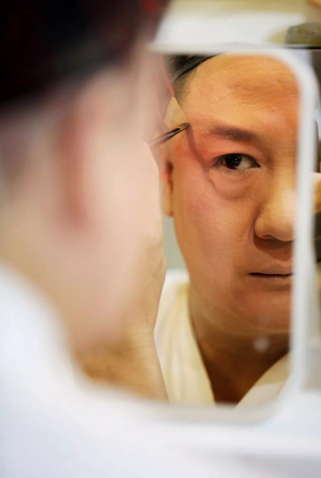 王少华后台扮戏