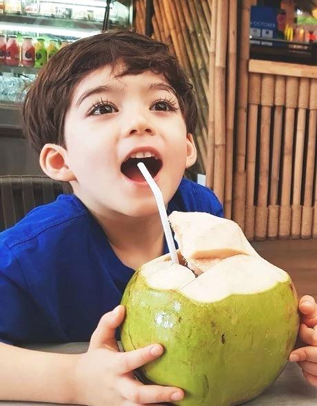 呜呜呜你不要这样看姊姊啦！姊姊受不了～