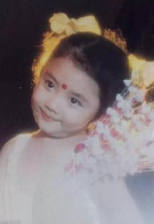 薛之谦小时候和现在都非常的逗啊，这表情难道是从小时候就带来的吗？