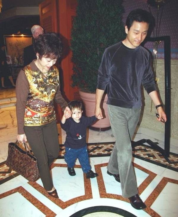 张国荣的姐姐于家里去世,临终前道出张国荣死亡的真正原因