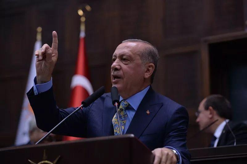 10月23日，在土耳其安卡拉，土耳其总统埃尔多安在议会发表演讲。新华社发（穆斯塔法⋅卡亚摄）