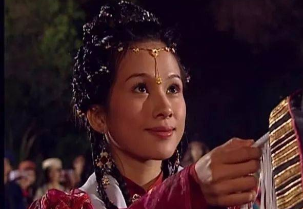 中担任女主角之一,之后的《锦绣良缘》与《天子寻龙》也是第一女主角