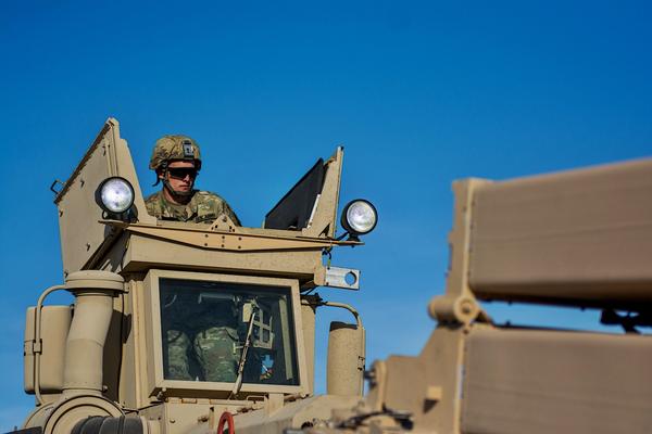 3 美军最新地雷探测车正在进行安装测试