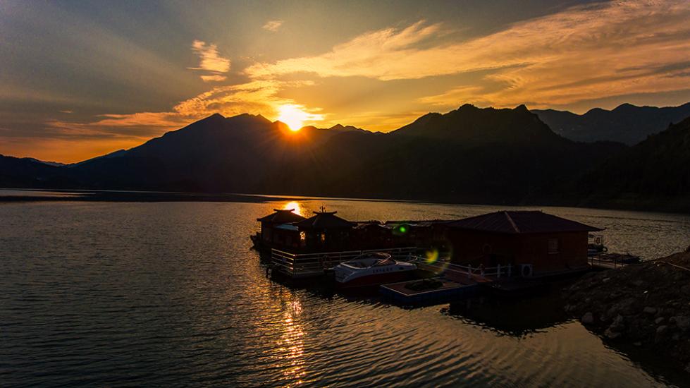 航拍:长江三峡新景观 依山傍水云阳城