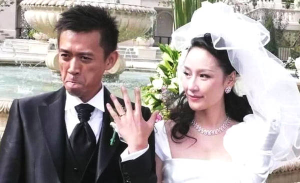 现在前妻是越来越漂亮了，37岁美成了27岁，太嫩了，并且很有味道的一个女子。