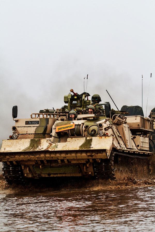 丹麦陆军即将赶赴阿富汗 豹2a5坦克出动训练