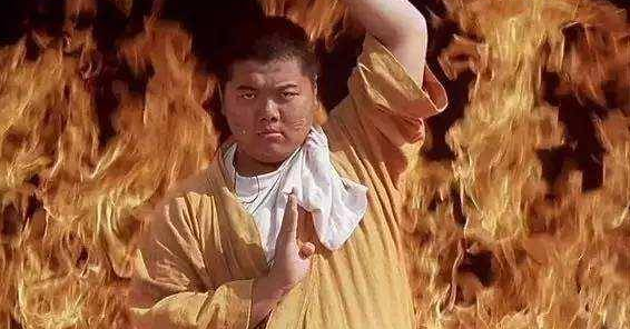 同被周星驰力捧,如今肥仔聪人气很旺,另一个被看好的他却沦为绿叶