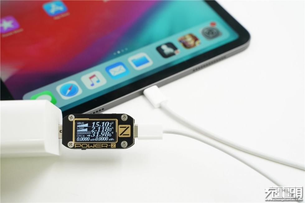 小米（CDQ07ZM）充电器，功率65W，支持PD、QC快充，充新iPad Pro，电压15.1V，电流2.11A，功率31.98W，PD快充开启。