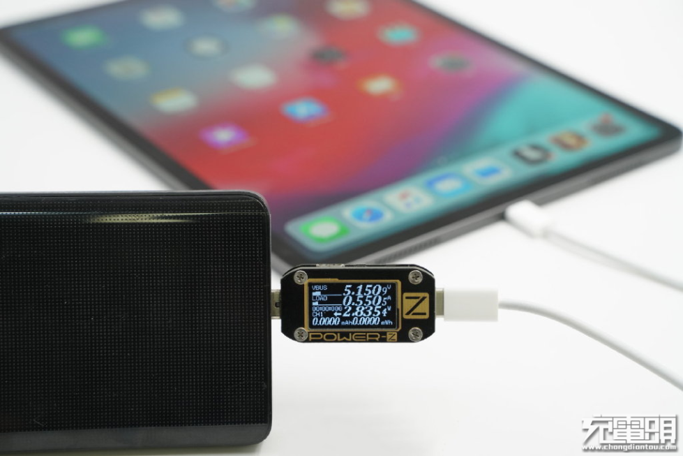 紫米QB810移动电源，容量10000mAh，USB-C接口不支持输出，iPad反向充移动电源，电压5.15V，电流0.55A，功率2.83W。