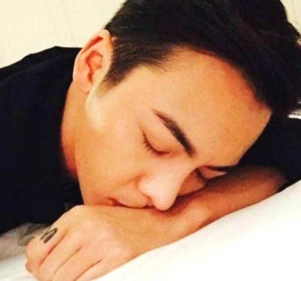 明星的睡姿,唐艺昕流口水,鹿晗乖巧,陈赫承包我一年笑点