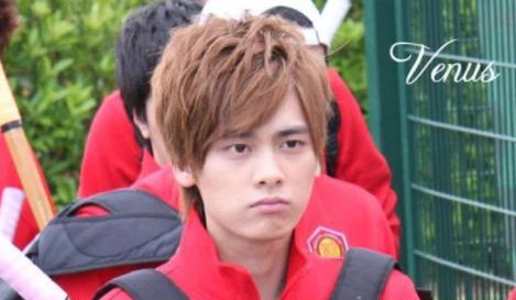 李易峰在剧中饰演左博,是六角队队员,他喜欢味道奇怪的零食。