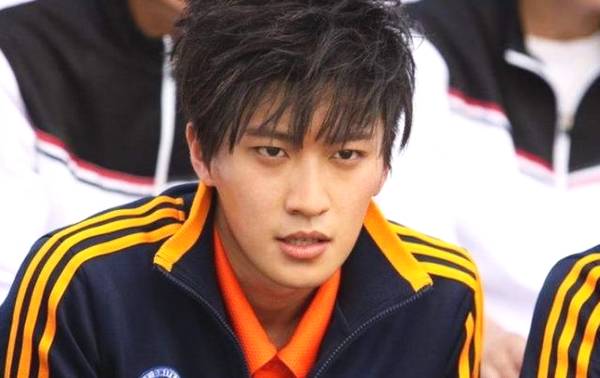 乔任梁在剧中饰演齐远,当年的乔任梁很帅气。