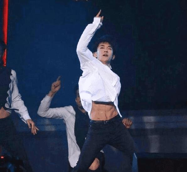 曾经被称为娘炮的四位明星, 但是却偷偷练出腹肌