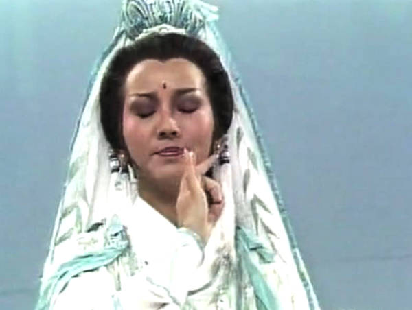 赵雅芝在《杨家将》中饰演观音菩萨，赵雅芝至今6旬了依然那么漂亮，观众心目中的不老女神。