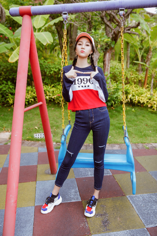 郭艳俏皮写真曝光 少女感尽显无疑