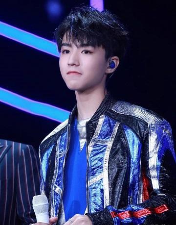 但是器宇轩昂、英俊潇洒、仪表堂堂的王俊凯呢?真的太调皮了,也确实是个没有偶像包袱的人。