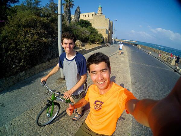 约翰周和朋友的自拍 拉姆齐 供图