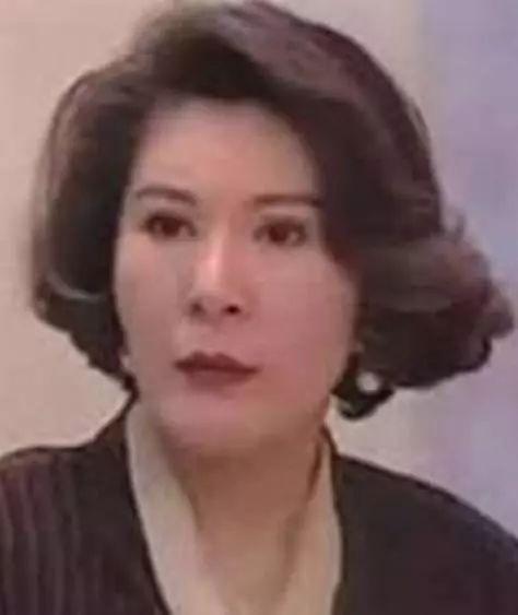 这一年李丽凤50岁，未婚也无儿女，她为父亲付出了一切，但遗憾的是没能挽救回父亲的生命。