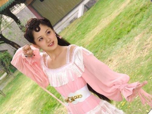 37岁"刁蛮公主"张娜拉遭封杀后,今借《皇后的品格》成功复出?