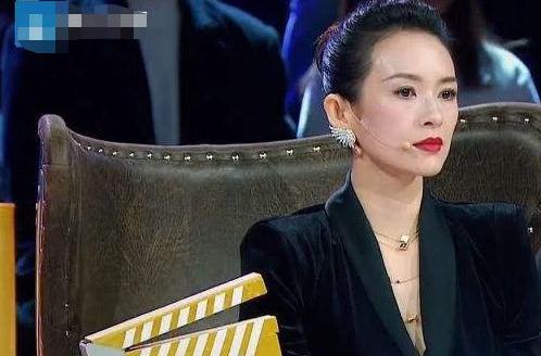 章子怡对韩雪说"悄悄话",却忘关耳麦,观众听后一脸尴尬