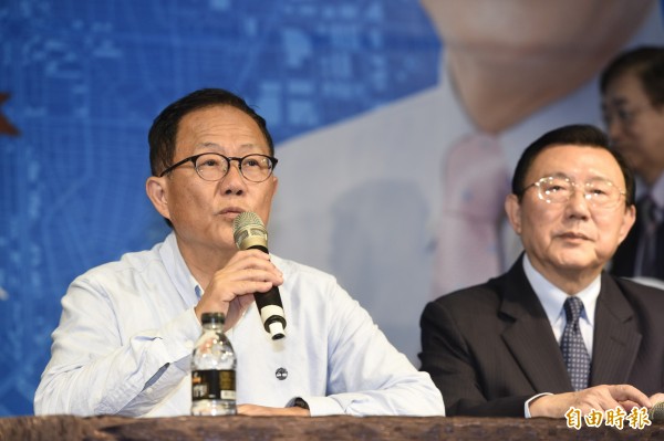 丁守中（左）（来源：台湾《自由时报》）