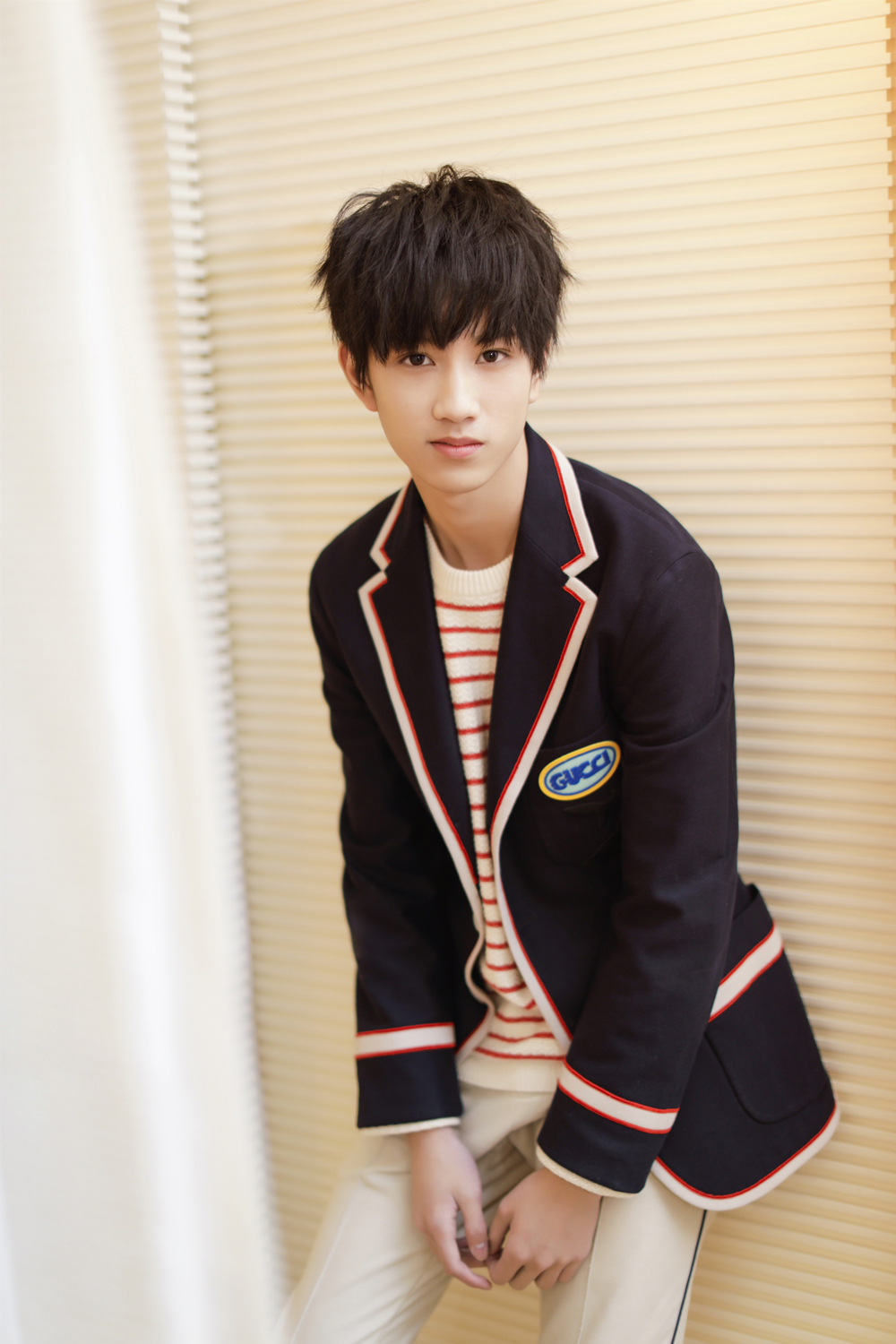 敖子逸帅气亮相斩获"红毯着装"与"潜力新人"两项大奖