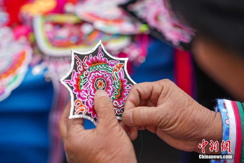 贵州从江举办刺绣大赛绣娘同台竞技展技艺