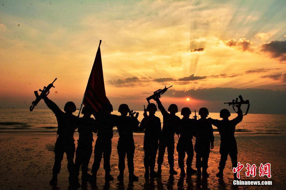 一组剪影带你领略军人风采