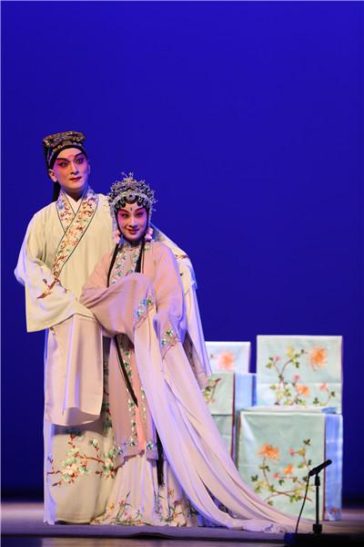 图说：《牡丹亭》罗晨雪饰杜丽娘、黎安饰柳梦梅 官方图