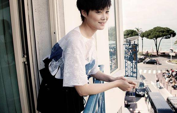 33岁的李宇春,身家过亿却无人敢娶,网友:真让人