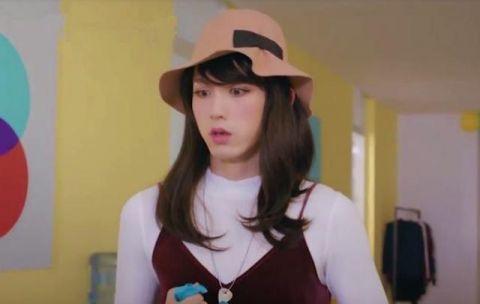 香蜜中的邓伦，这个应该是一个伪.女装，毕竟没有遮住凤凰的肌肉！辛苦这件衣服了！