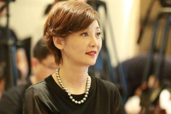 各位读者，你们对冯小刚和徐帆的言论有何看法，欢迎留言哦！