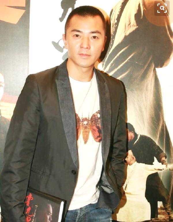 你只知道长发的陈浩南,却不知道短发的郑伊健,酷到令人害怕