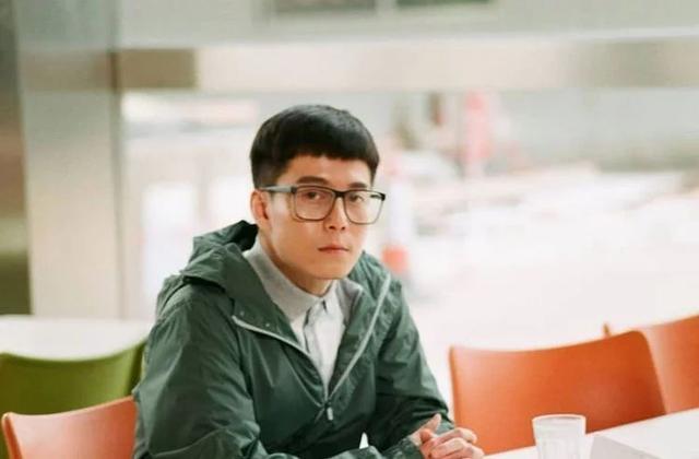 今天人人喊他「傻强」，总算是叫有人识了！