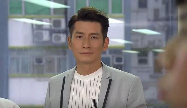 还有一幕，傻强幻想同Auntie一起去日本男女共浴浸温泉！