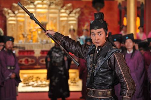 第四名，黄日华。这可是演艺圈的老大哥了，也是早年展昭的不二人选。