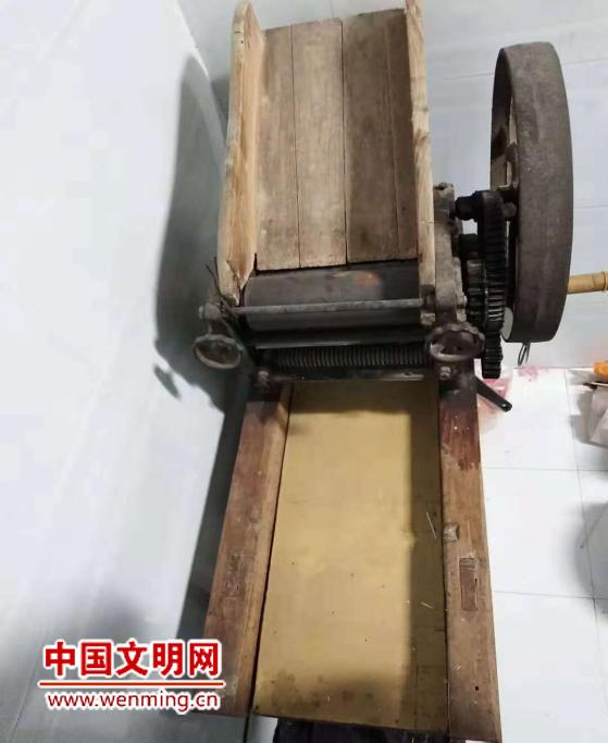 一台压面机40年前家中宝40年后心中宝