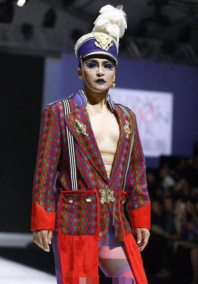 你觉得陈志朋的这几套造型怎么样？对于陈志朋的“雷人造型”你怎么看？