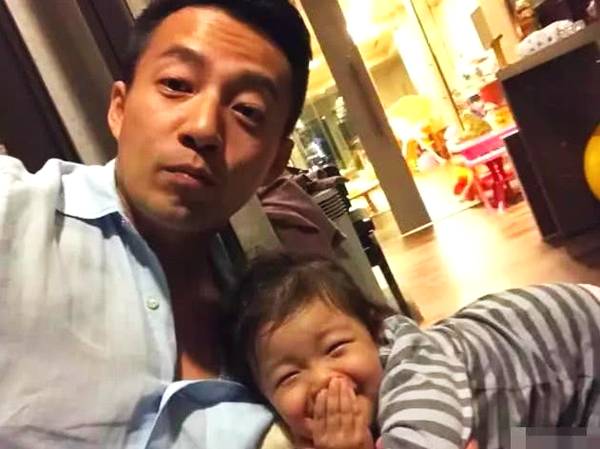 在你的生活中，是妈妈带孩子多一点，还是奶奶带孩子多一点呢？