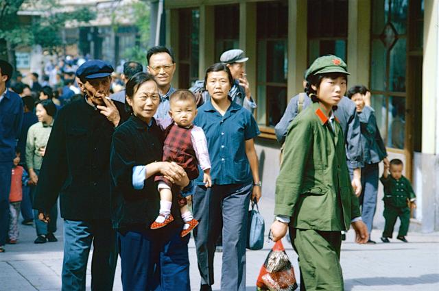 1973年的中国 70年代人们原来这样生活 平凡朴实的生活让人怀念