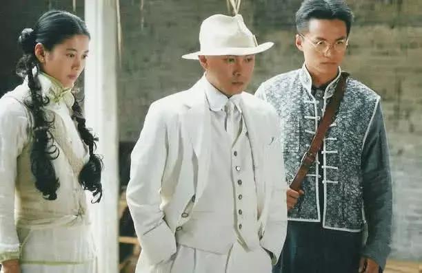 不得不说该剧搞笑与斗智的花招是张卫健的精髓所在，有张卫健的剧就一定会有欢声笑语。