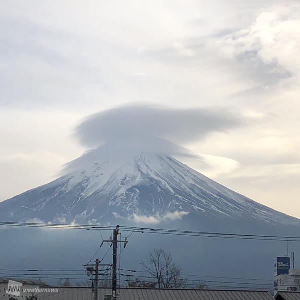 富士山上现巨大斗笠云日媒 如ufo来袭 图