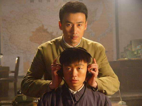 小说分为"听风者""看风者""捕风者"三块,分别讲述监听局,破译局,行动