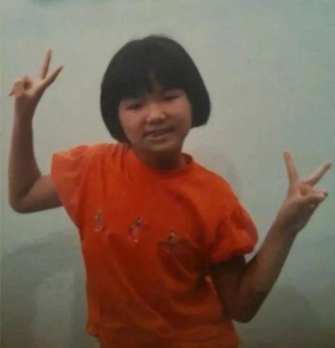 Ella没什么变化，就是学生时期应该是男生性格那种，很豪爽，现在越来越女人了。