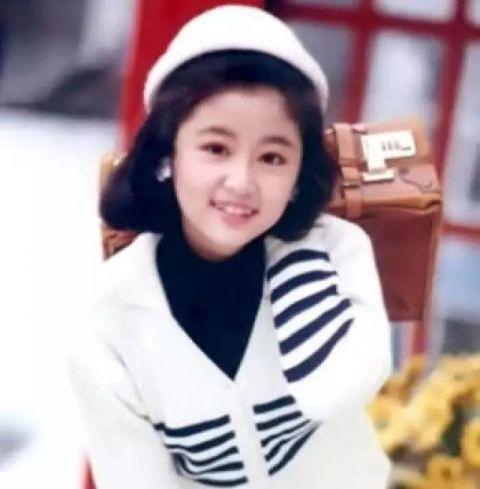 林心如的学生照，她从小到大没怎么变，只是样貌被放大了，从小就是美女一枚。